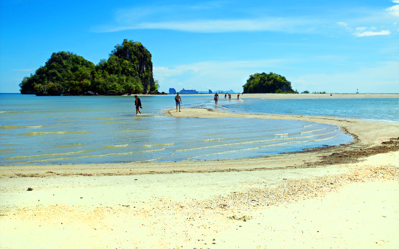 ทะเลแหวกที่หาดนพรัตน์ธารา ความสวยงามที่กระบี่