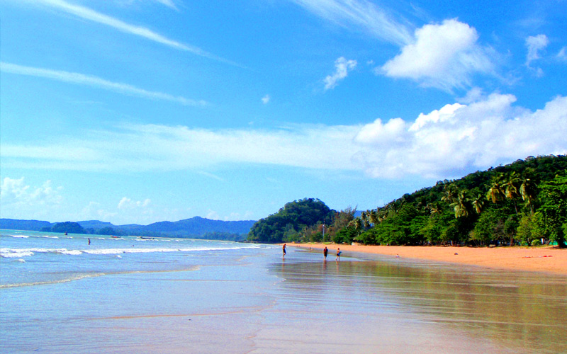 อ่าวนาง มีชายหาดที่ยาวประมาณ 1 กิโลเมตร